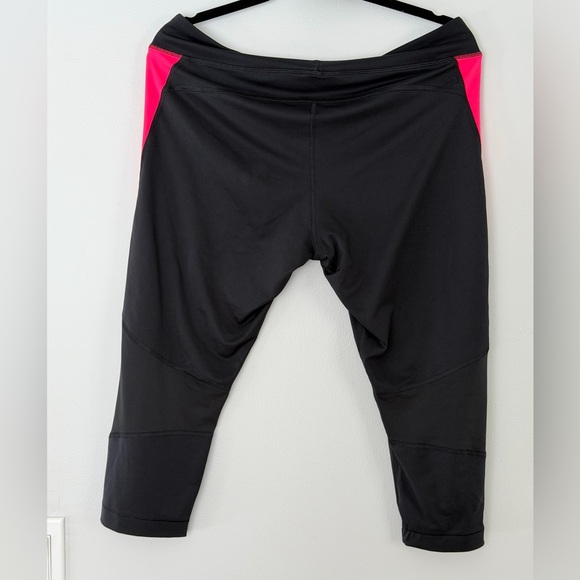 Under Armour Black Leggings with Pink Panels - Picture 4 of 5